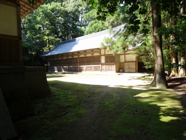 彌彦神社　舞殿