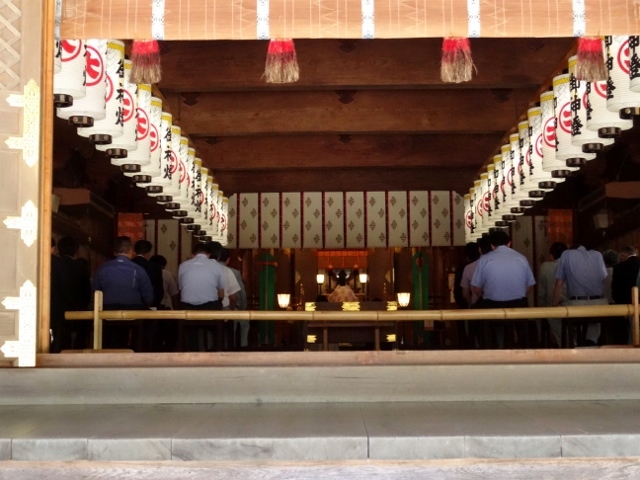 彌彦神社　拝殿