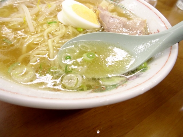 香味徳　赤崎店　牛骨ラーメン　スープ