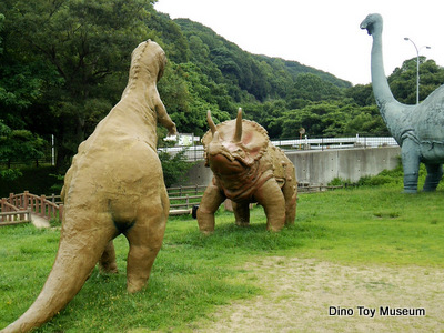 館長の恐竜おもちゃ発掘記 和歌山市 森林公園の巨大なレトロスタイルの恐竜たちに会いに行きました 久しぶりのお宝恐竜公園でした