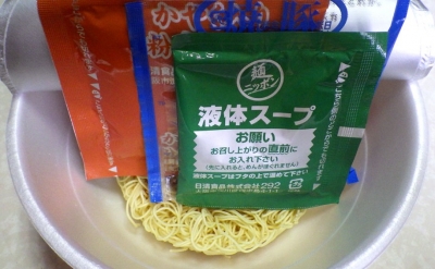 9/12発売 麺ニッポン 博多とんこつラーメン（内容物）