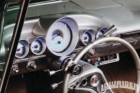 1958-and-1959-chevrolet-impala-convertibles-59-digital-gauges.jpg