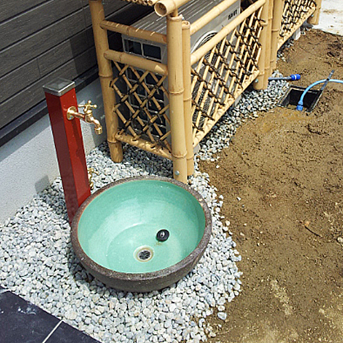 散水栓を立水栓に、そして元あった散水栓は移動し設置⑧