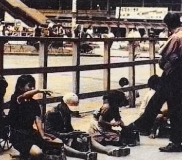 20161129 昭和２０年頃の大阪駅東口の靴磨きの少年たち２