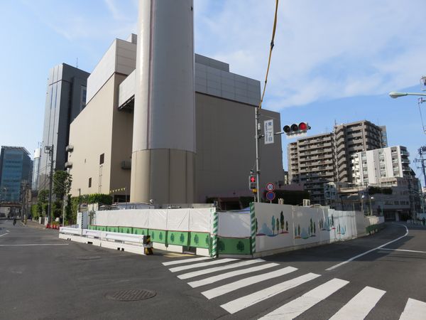 JR線交差部分渋谷方の線路跡地。残されていた高架橋もすべて解体され更地になった。