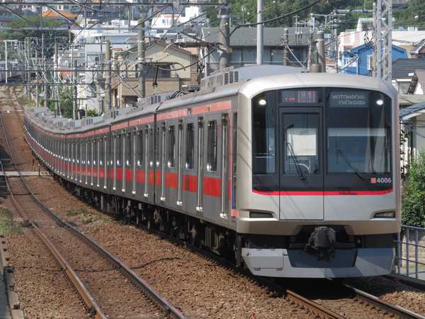東急東横線5050系電車。