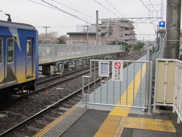 完成した妙蓮寺駅の優等列車対応通路。